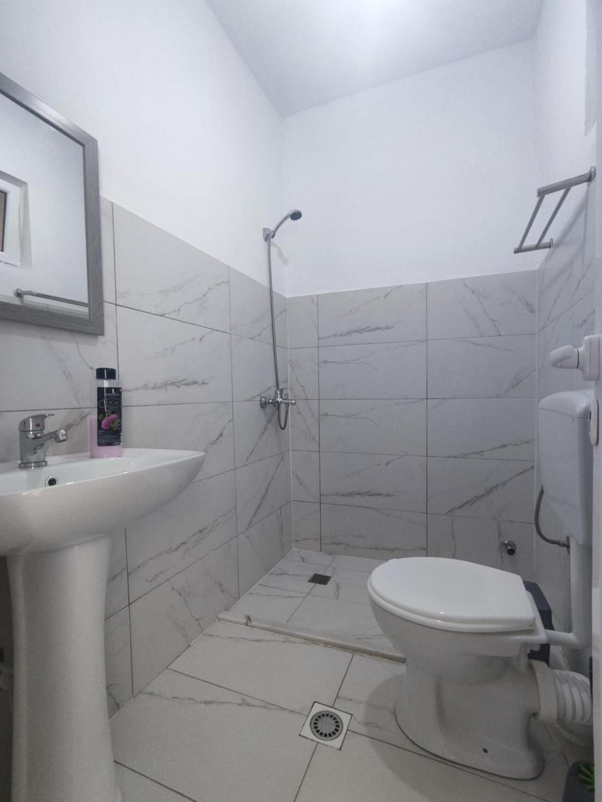 Roleo Guest House Lini 외부 사진